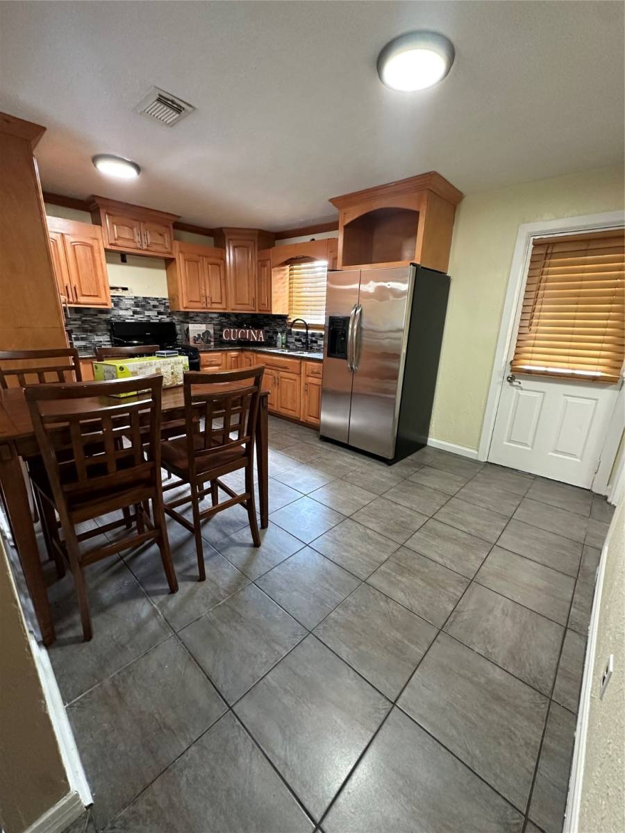 Apartment for rent at 10110 Glenmawr Dr, Houston, TX 77075
