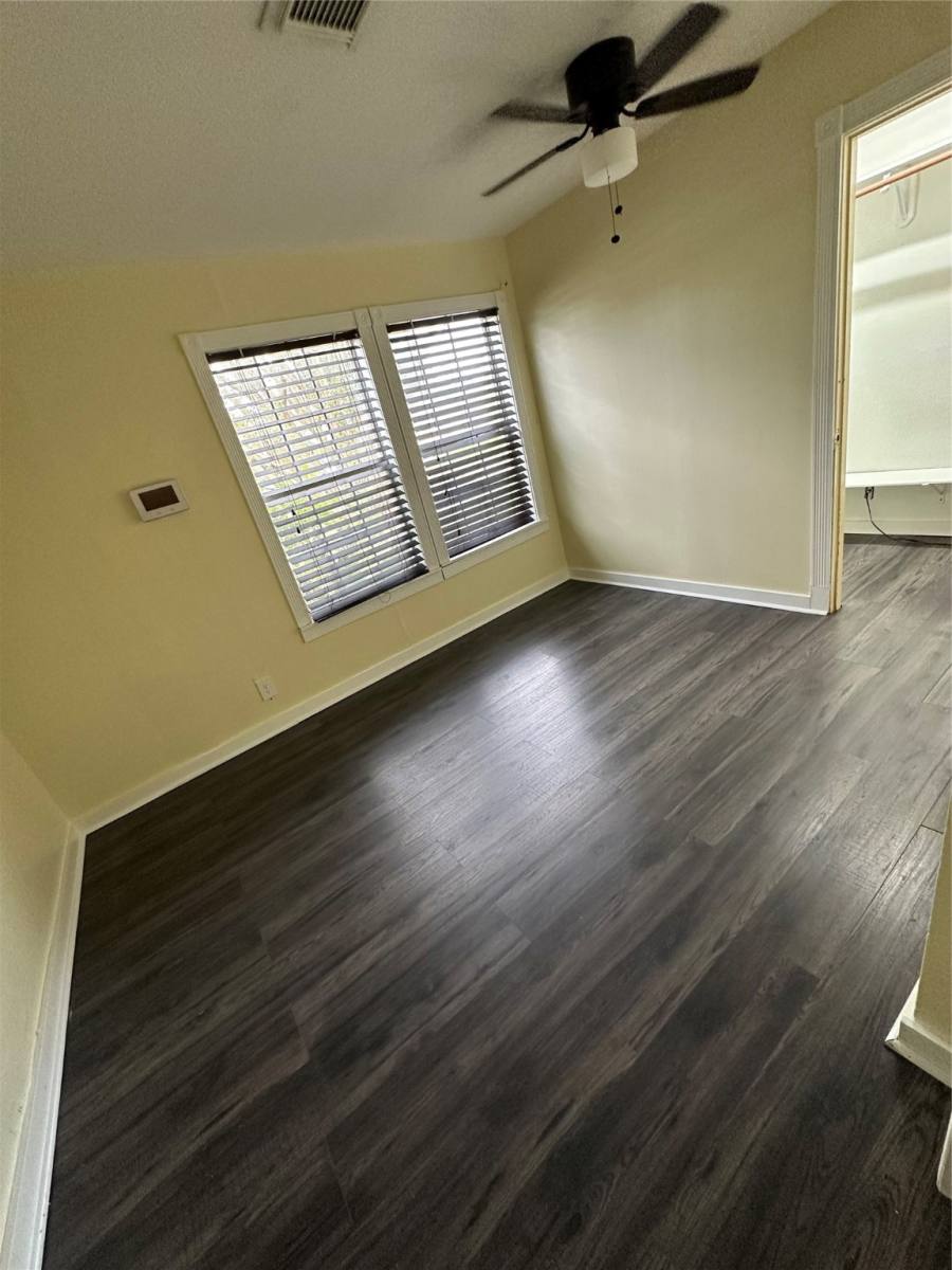 Apartment for rent at 10110 Glenmawr Dr, Houston, TX 77075