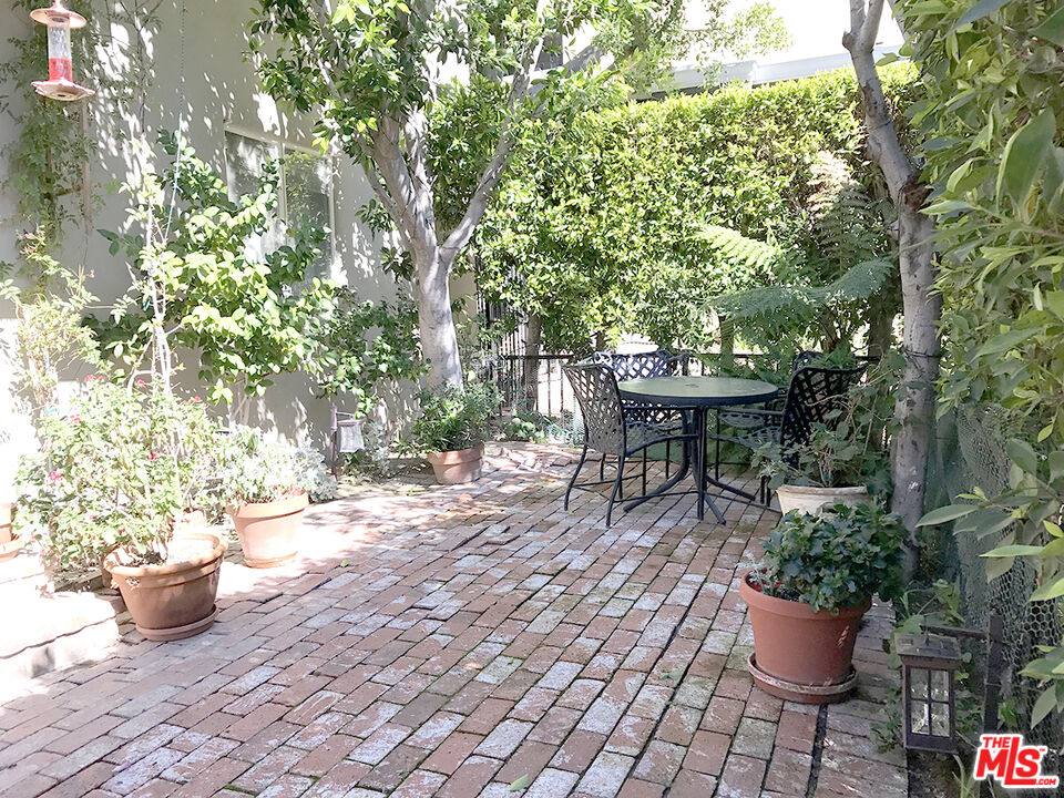 Apartment for rent at 8727 Shoreham Dr #2, West Hollywood, CA 90069