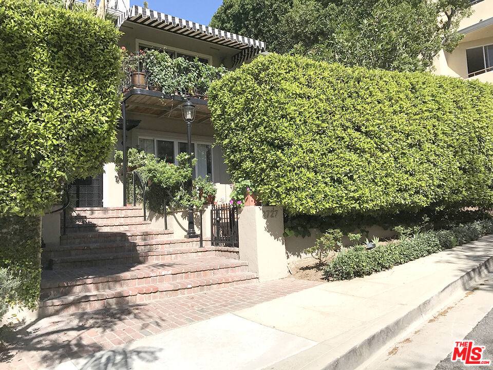 Apartment for rent at 8727 Shoreham Dr #2, West Hollywood, CA 90069