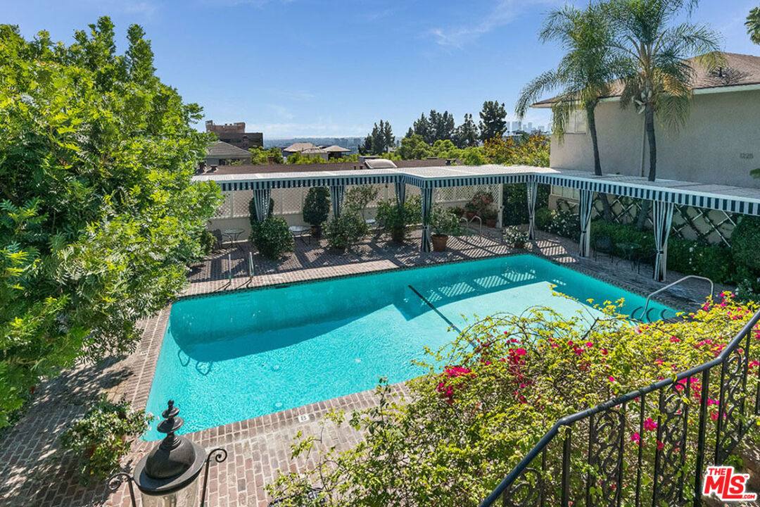 Apartment for rent at 8727 Shoreham Dr #2, West Hollywood, CA 90069