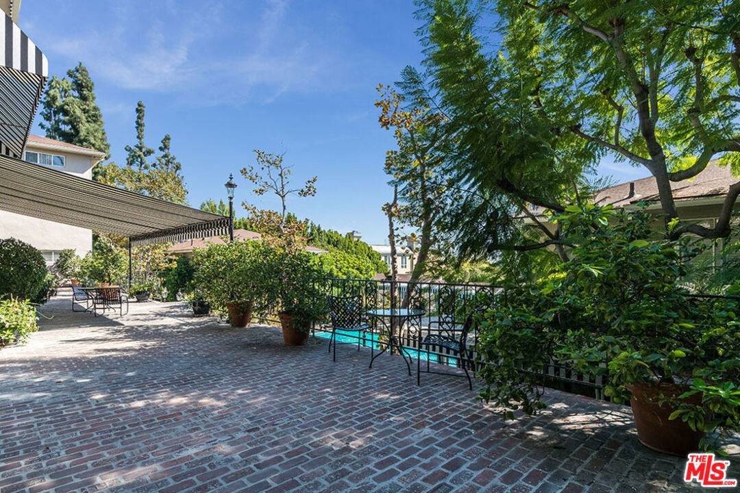Apartment for rent at 8727 Shoreham Dr #2, West Hollywood, CA 90069