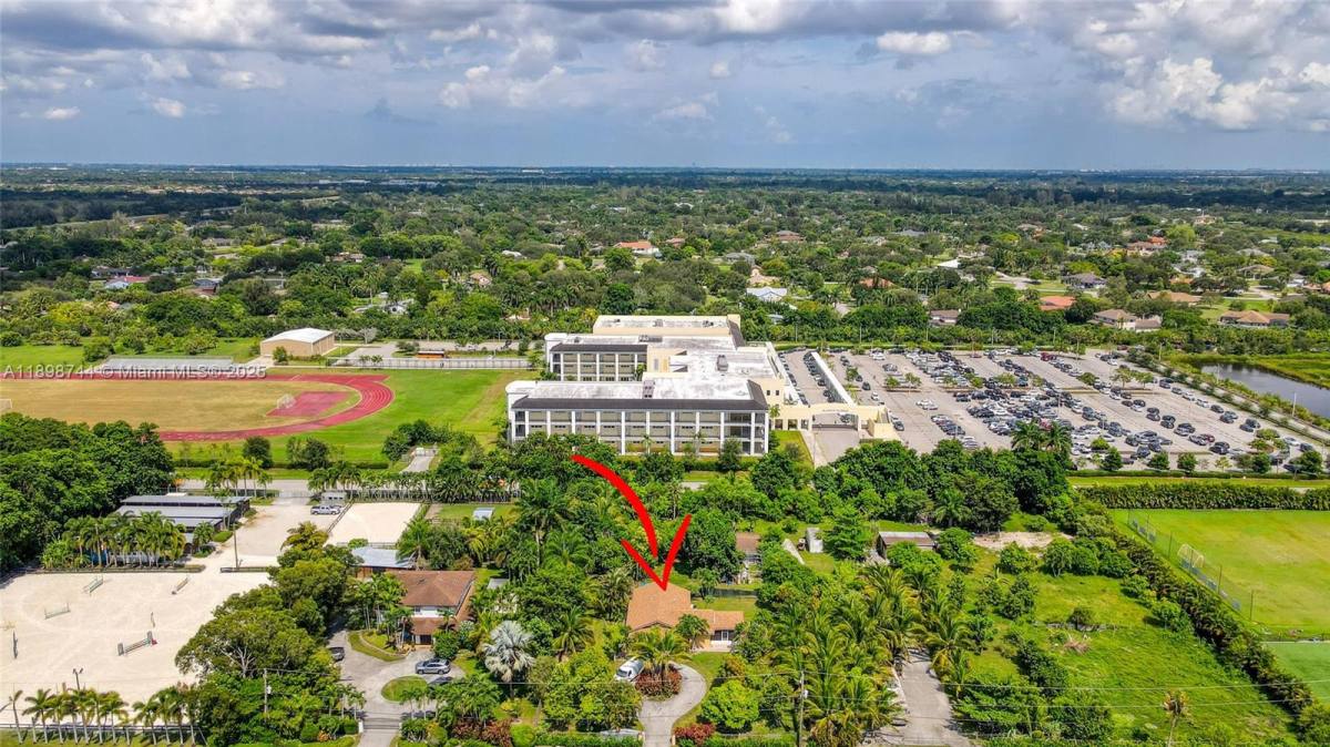 Apartment for rent at 5130 SW 208th Lane, Fort Lauderdale, FL 33332