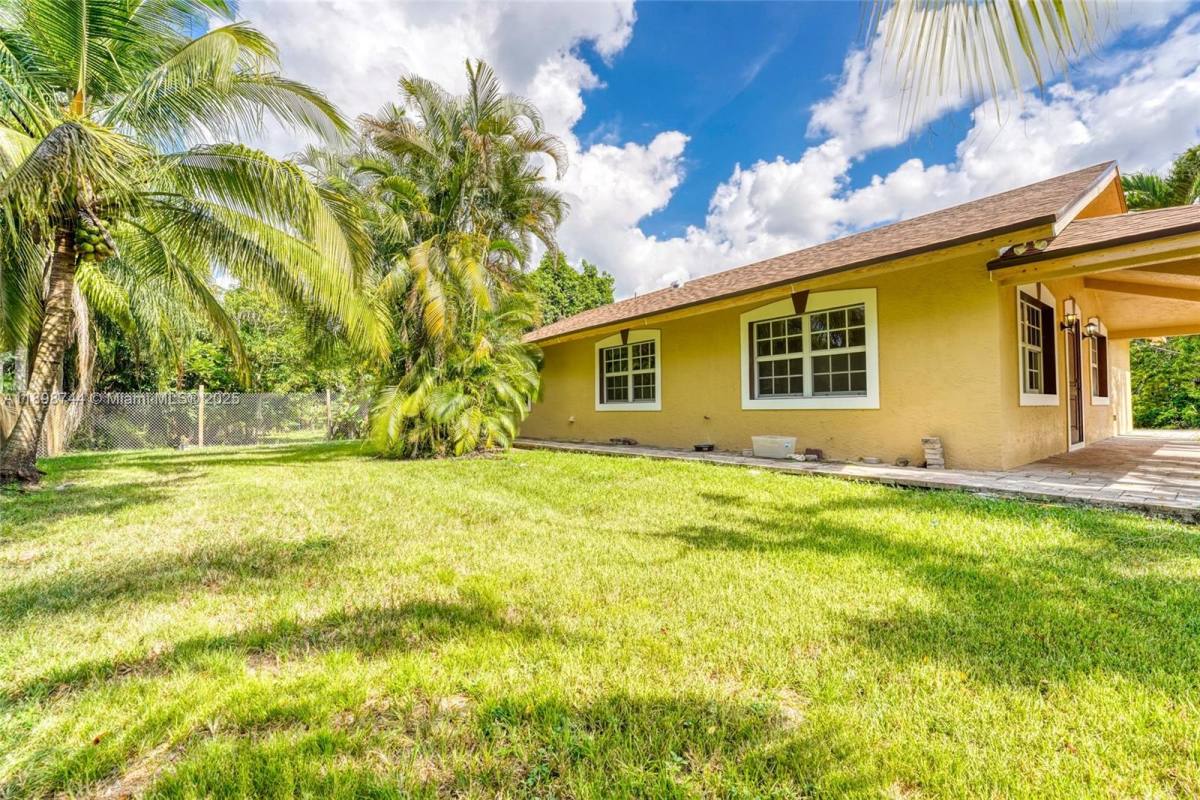 Apartment for rent at 5130 SW 208th Lane, Fort Lauderdale, FL 33332