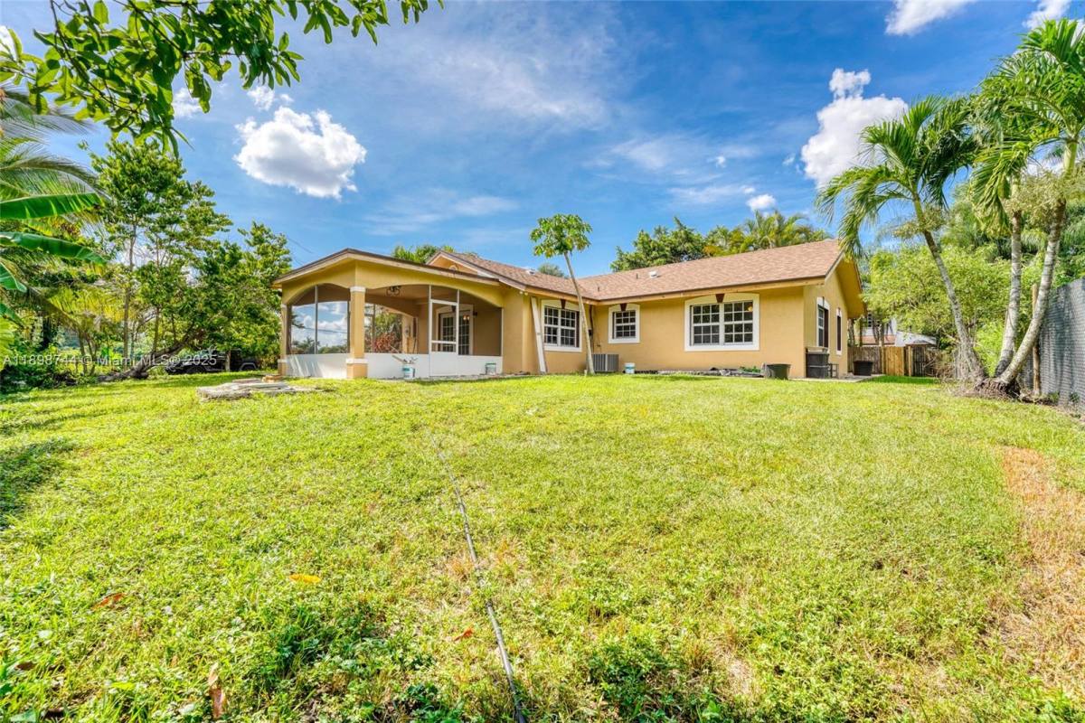 Apartment for rent at 5130 SW 208th Lane, Fort Lauderdale, FL 33332