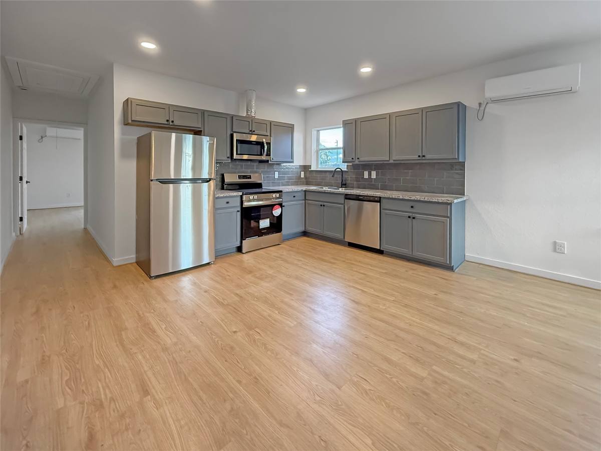 Apartment for rent at 6707 Ave F #1, Houston, TX 77011