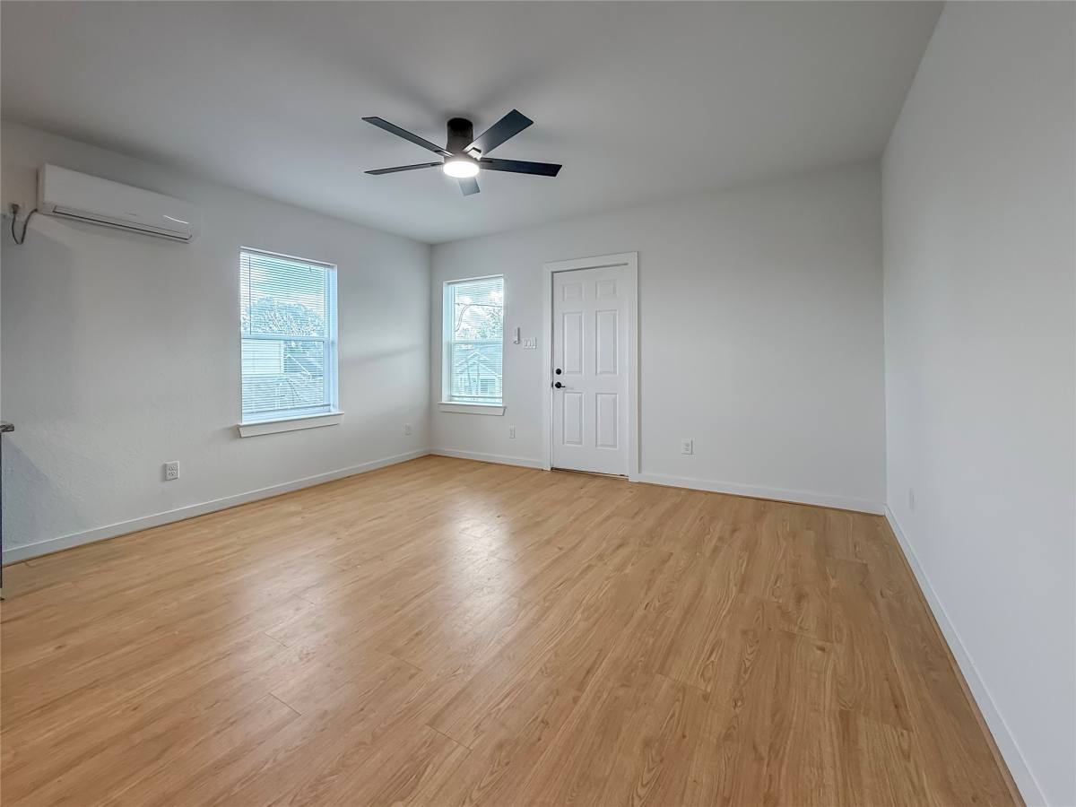 Apartment for rent at 6707 Ave F #1, Houston, TX 77011