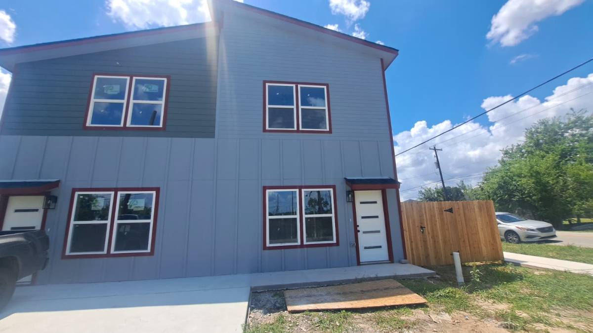 Townhouse for rent at 9806 Fillmore St #9806B, Houston, TX 77029