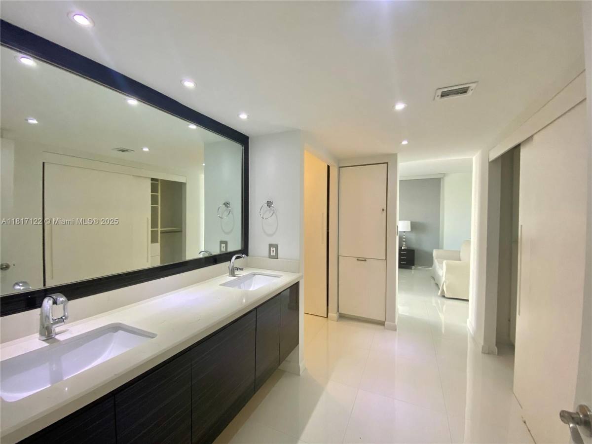 Apartment for rent at 3731 N Country Club Dr #623, Miami, FL 33180