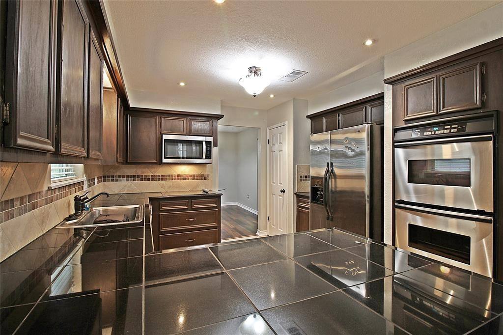 Apartment for rent at 2074 Shadow Rock Dr, Kingwood, TX 77339
