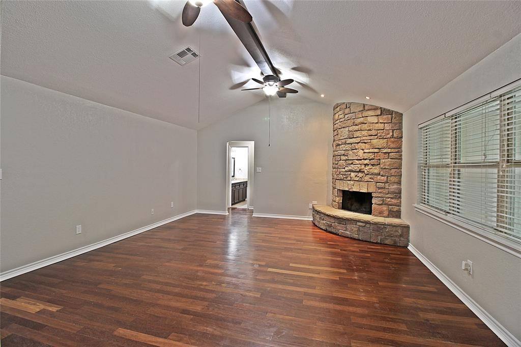 Apartment for rent at 2074 Shadow Rock Dr, Kingwood, TX 77339