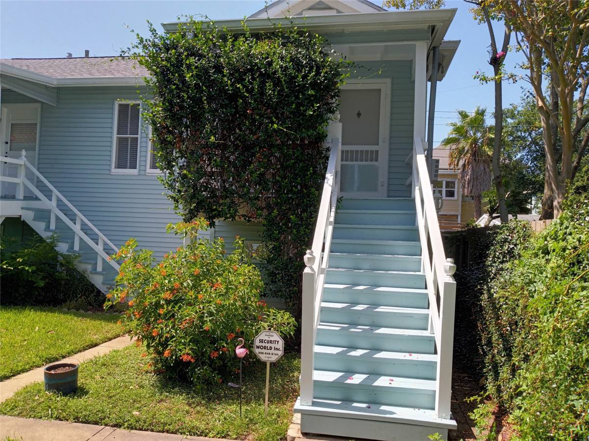 Apartment for rent at 2924 Ave P 1 2 #1, Galveston, TX 77550