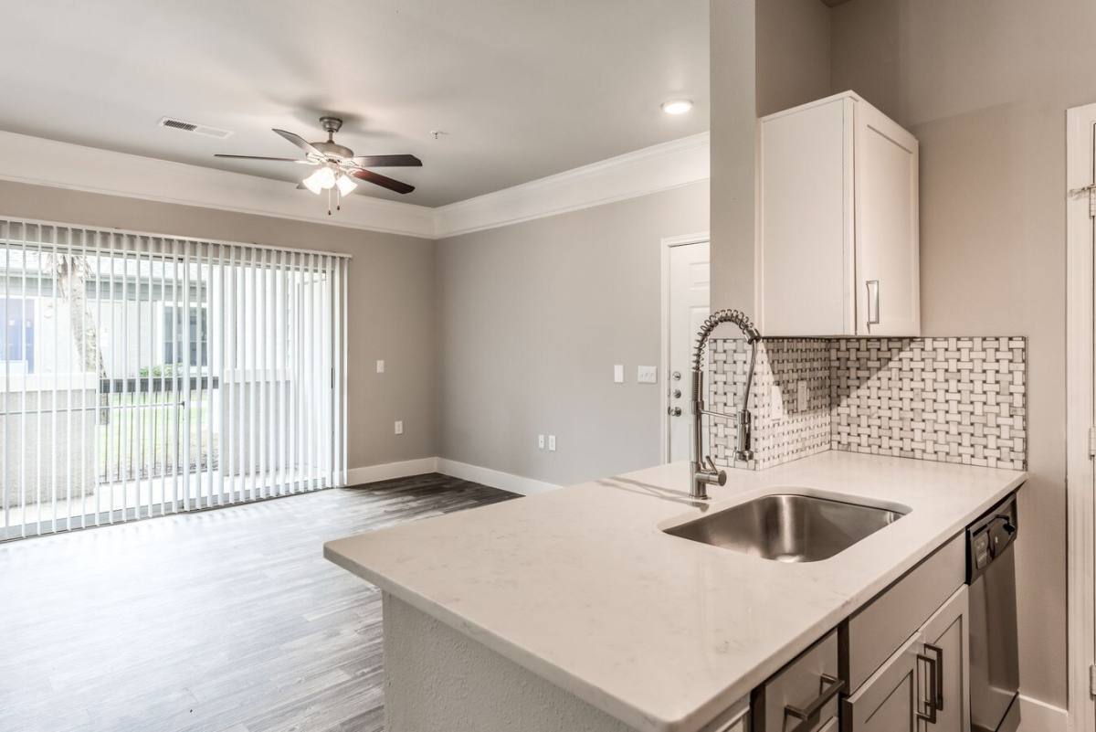 Apartment for rent at 100 W Texas Ave #PLR, Webster, TX 77598