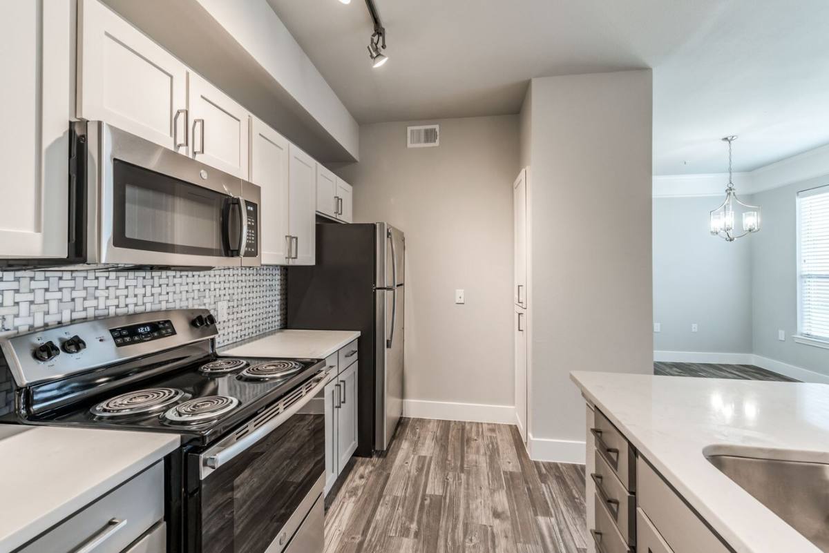 Apartment for rent at 100 W Texas Ave #PLR, Webster, TX 77598