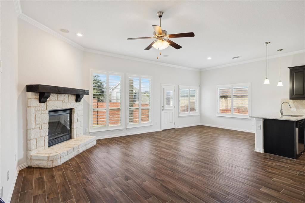 Apartment for rent at 5805 Canyon Oaks Lane, Fort Worth, TX 76137