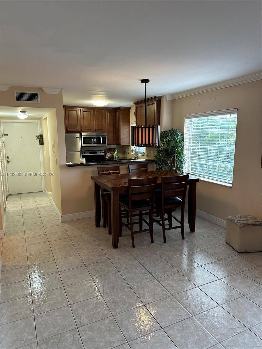 Condo for rent at 3048 Sunrise Lakes Dr E #218, Fort Lauderdale, FL 33322