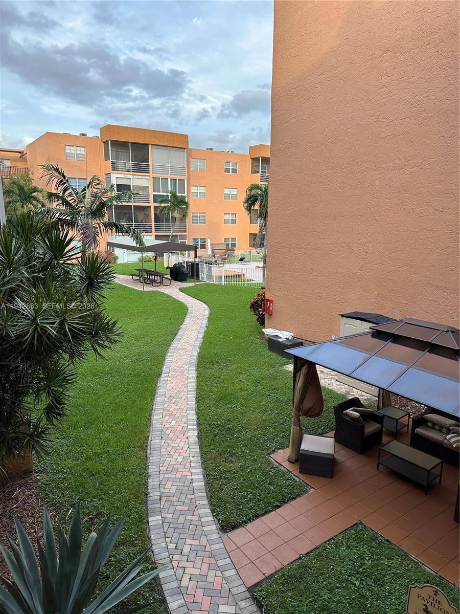 Condo for rent at 3048 Sunrise Lakes Dr E #218, Fort Lauderdale, FL 33322