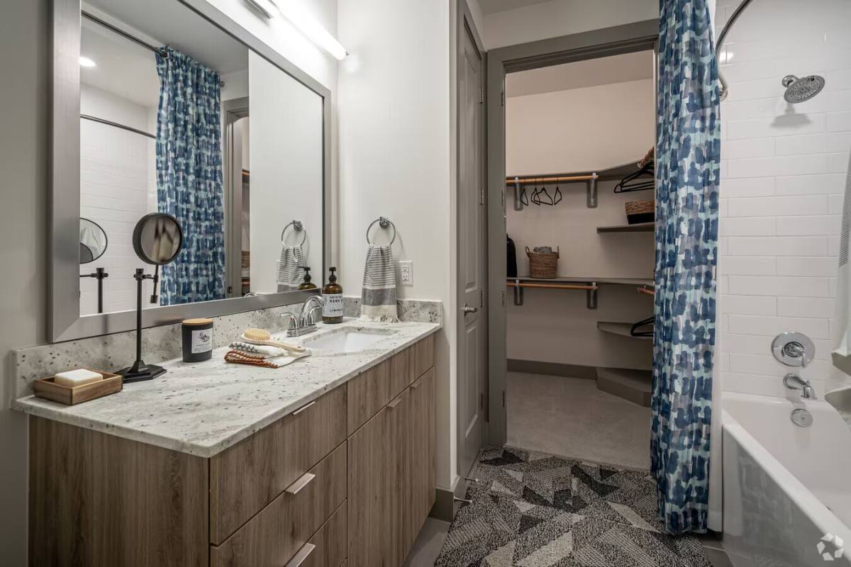 Apartment for rent at 1317 Post Oak Park Dr #RARH1, Houston, TX 77027