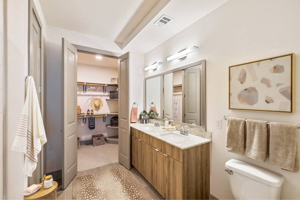 Apartment for rent at 1317 Post Oak Park Dr #RARH3, Houston, TX 77027