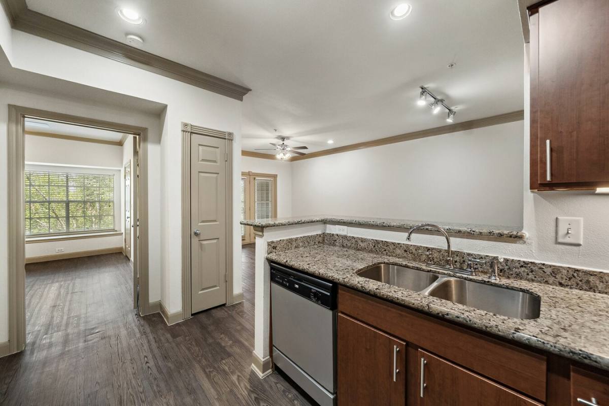 Apartment for rent at 2727 Elmside Dr #RAEE2, Houston, TX 77042