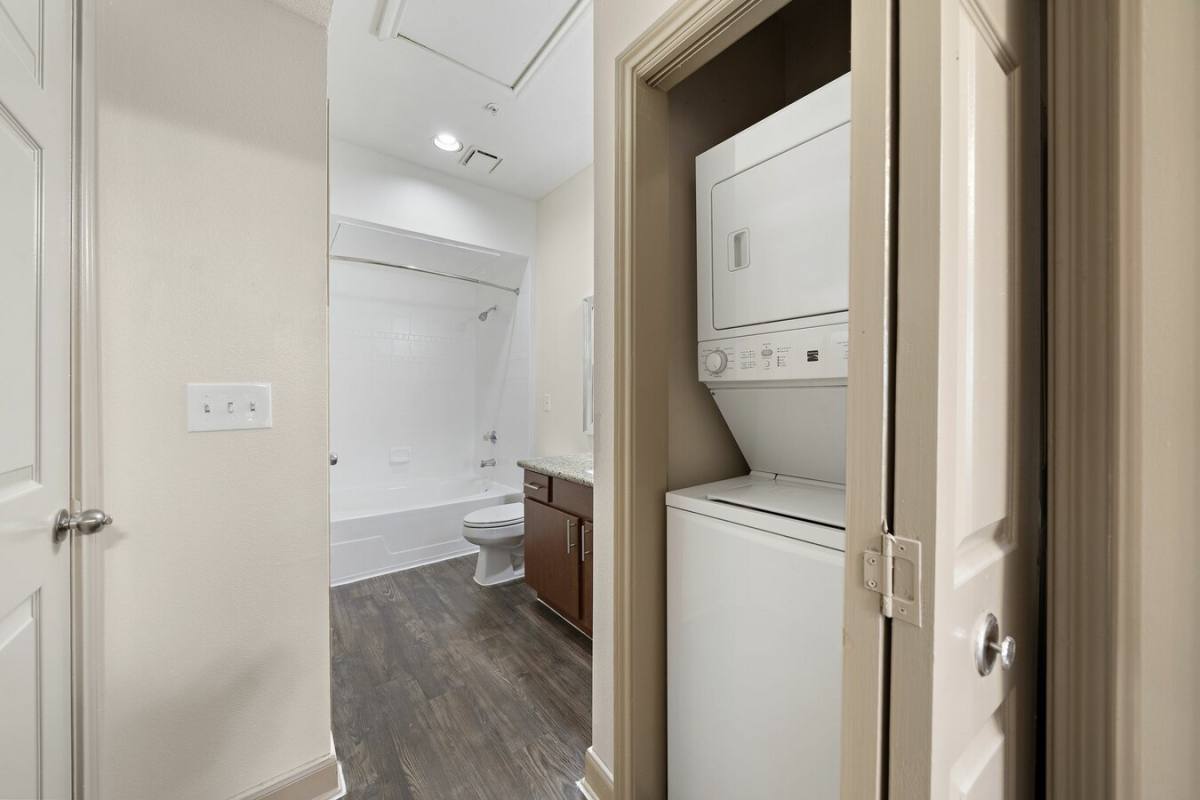 Apartment for rent at 2727 Elmside Dr #RAEE2, Houston, TX 77042