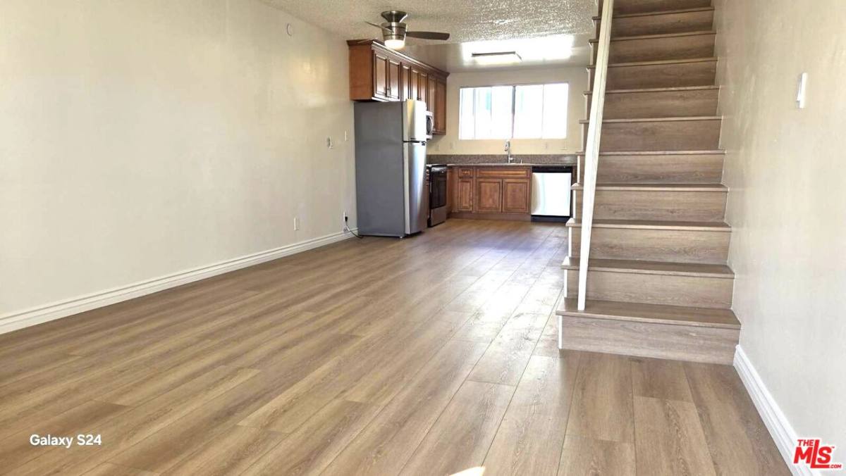 Townhouse for rent at 140 N Berendo St #140-2, Los Angeles, CA 90004