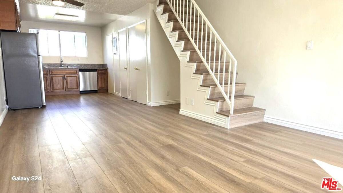 Townhouse for rent at 140 N Berendo St #140-2, Los Angeles, CA 90004