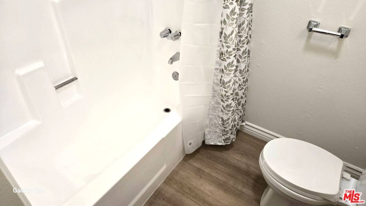 Townhouse for rent at 140 N Berendo St #140-2, Los Angeles, CA 90004