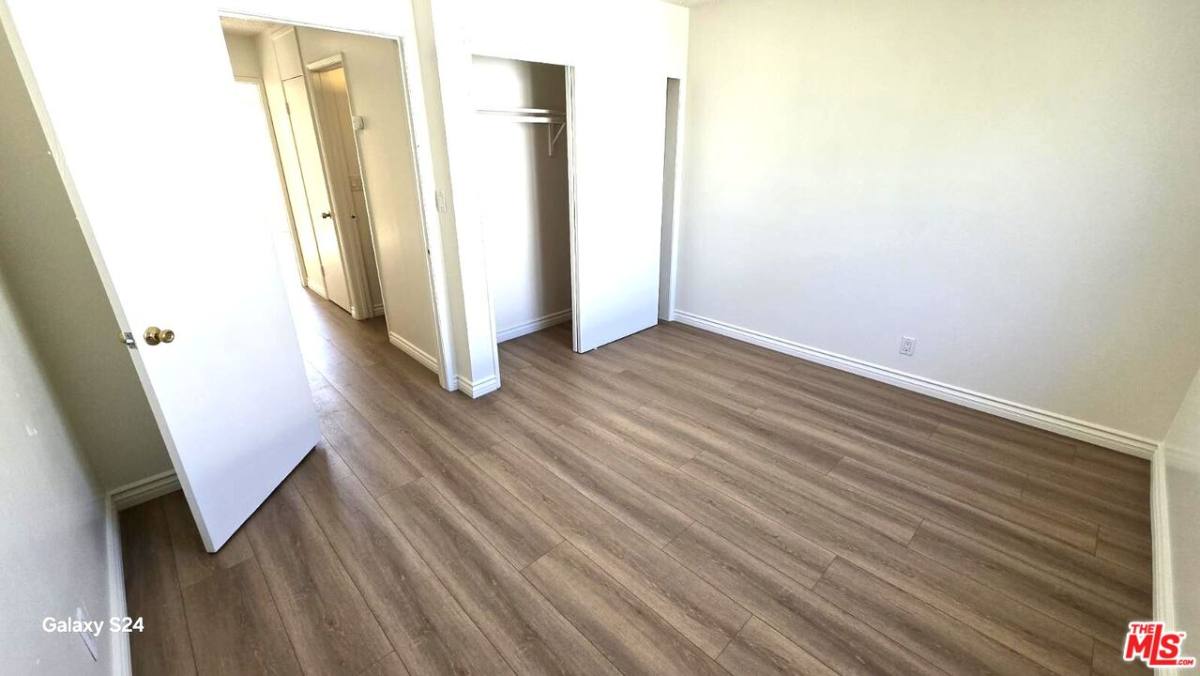 Townhouse for rent at 140 N Berendo St #140-2, Los Angeles, CA 90004