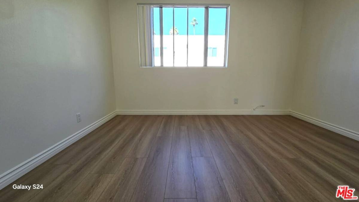Townhouse for rent at 140 N Berendo St #140-2, Los Angeles, CA 90004