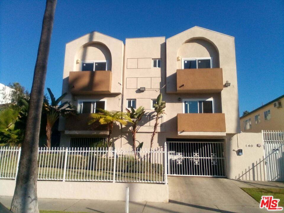 Townhouse for rent at 140 N Berendo St #140-2, Los Angeles, CA 90004