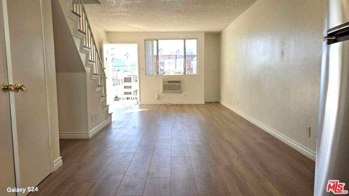 Townhouse for rent at 140 N Berendo St #140-2, Los Angeles, CA 90004