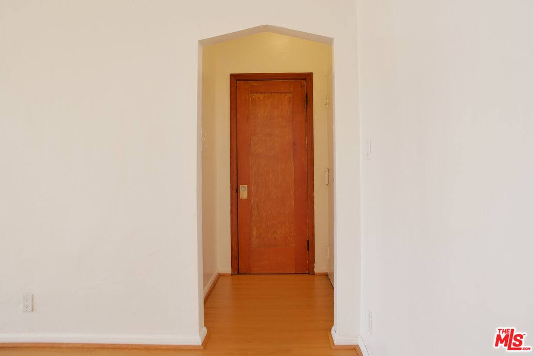 Apartment for rent at 611 S Cloverdale Ave #305, Los Angeles, CA 90036