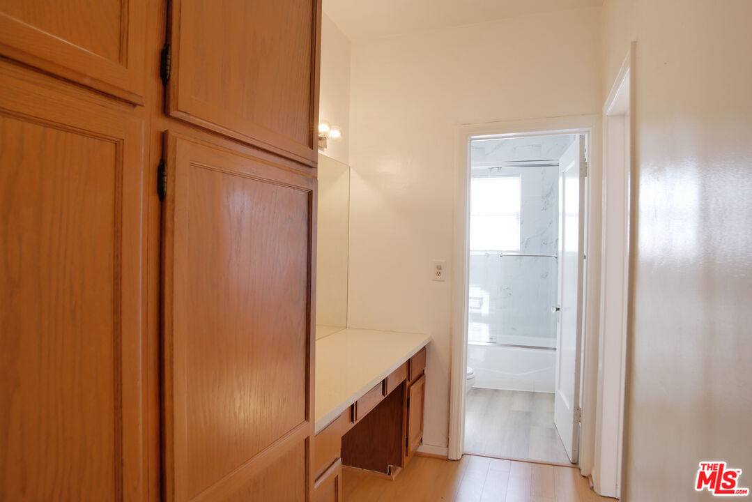 Apartment for rent at 611 S Cloverdale Ave #305, Los Angeles, CA 90036