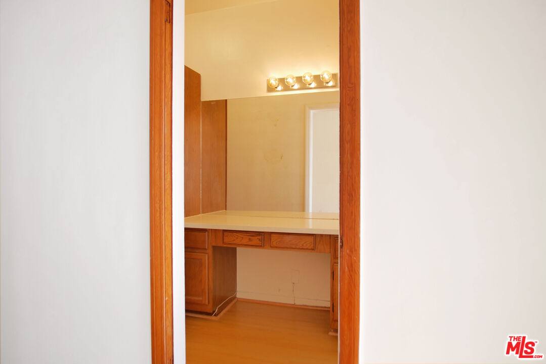 Apartment for rent at 611 S Cloverdale Ave #305, Los Angeles, CA 90036