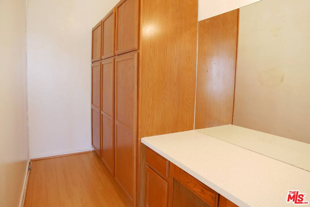 Apartment for rent at 611 S Cloverdale Ave #305, Los Angeles, CA 90036