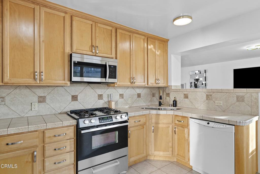 Apartment for rent at 2463 Federal Ave, Los Angeles, CA 90064