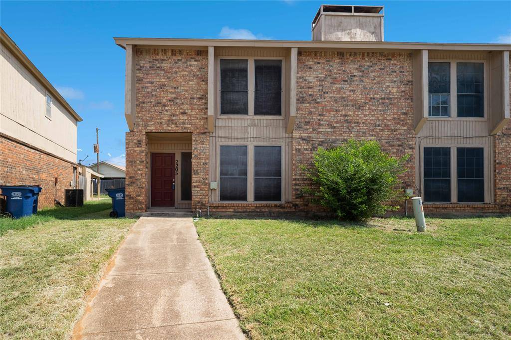 Apartment for rent at 2205 Chase Court, Arlington, TX 76013