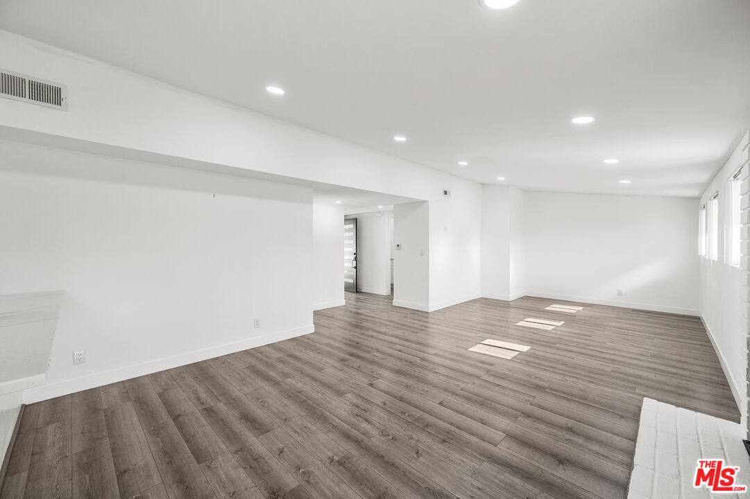 Apartment for rent at 8153 Tunney Ave, Reseda, CA 91335