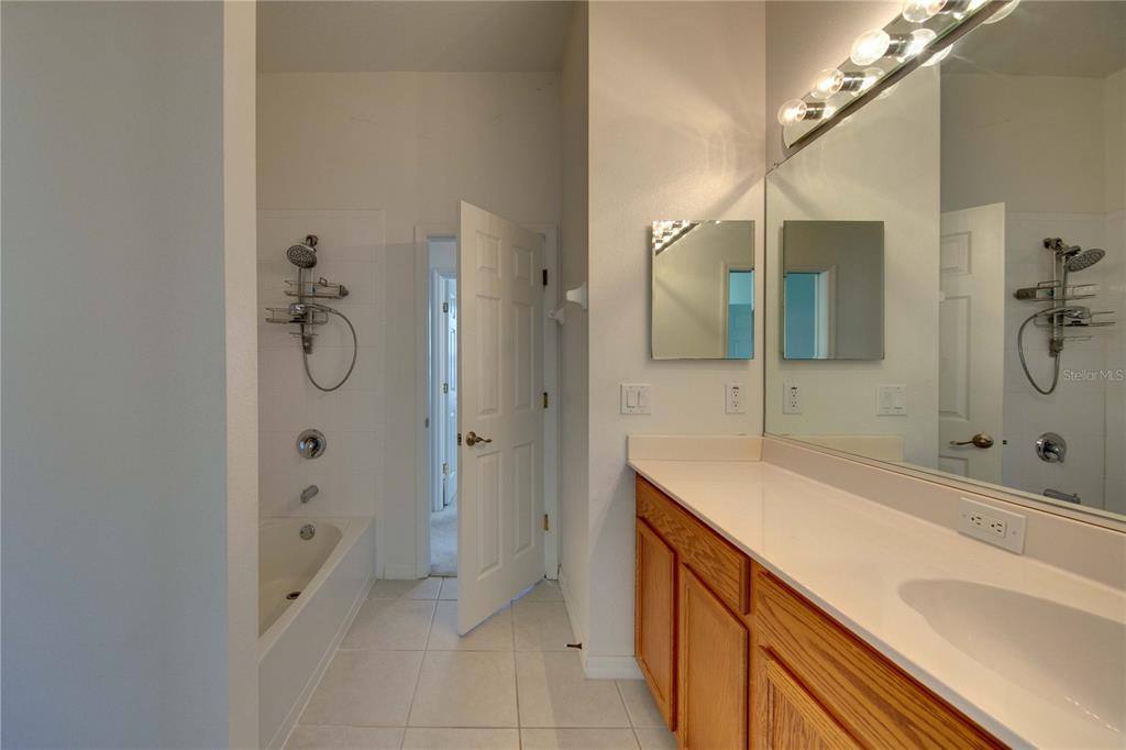 Apartment for rent at 1679 Pinyon Pine Dr, Sarasota, FL 34240