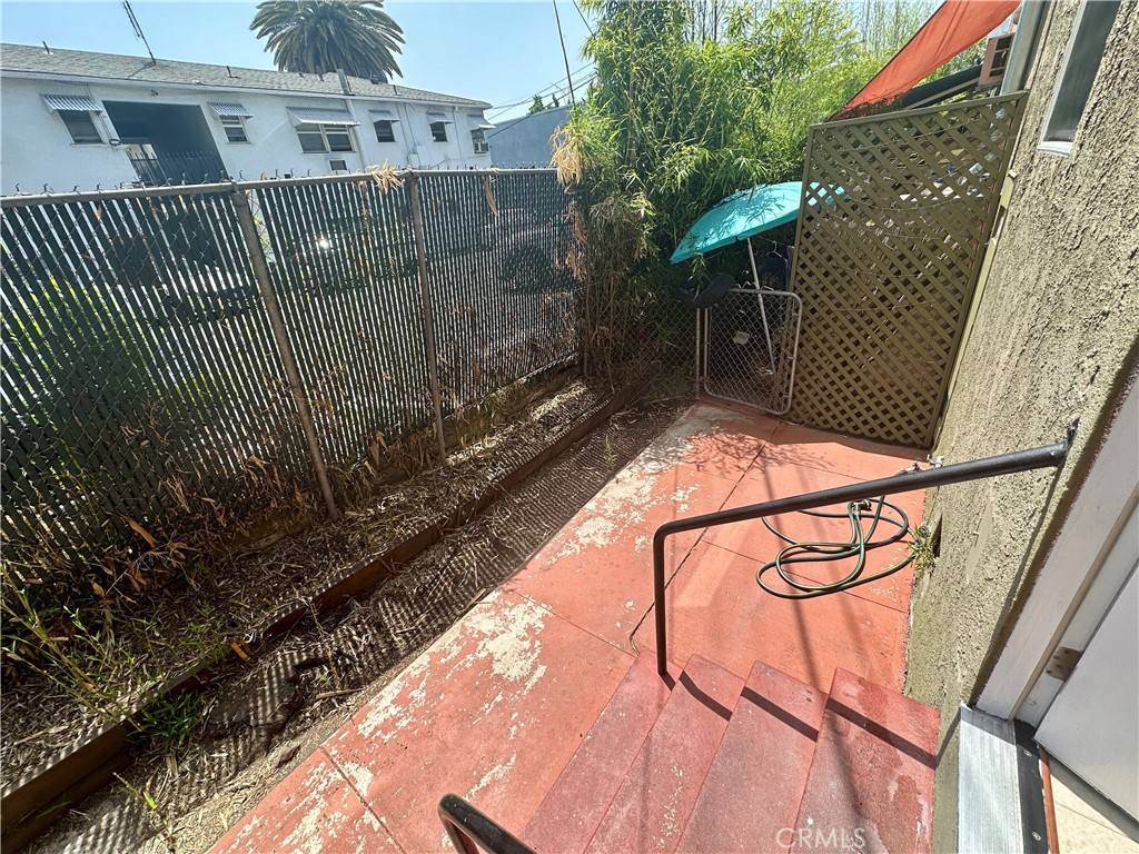 Townhouse for rent at 1760 1 2 N Las Palmas Ave, Los Angeles, CA 90028