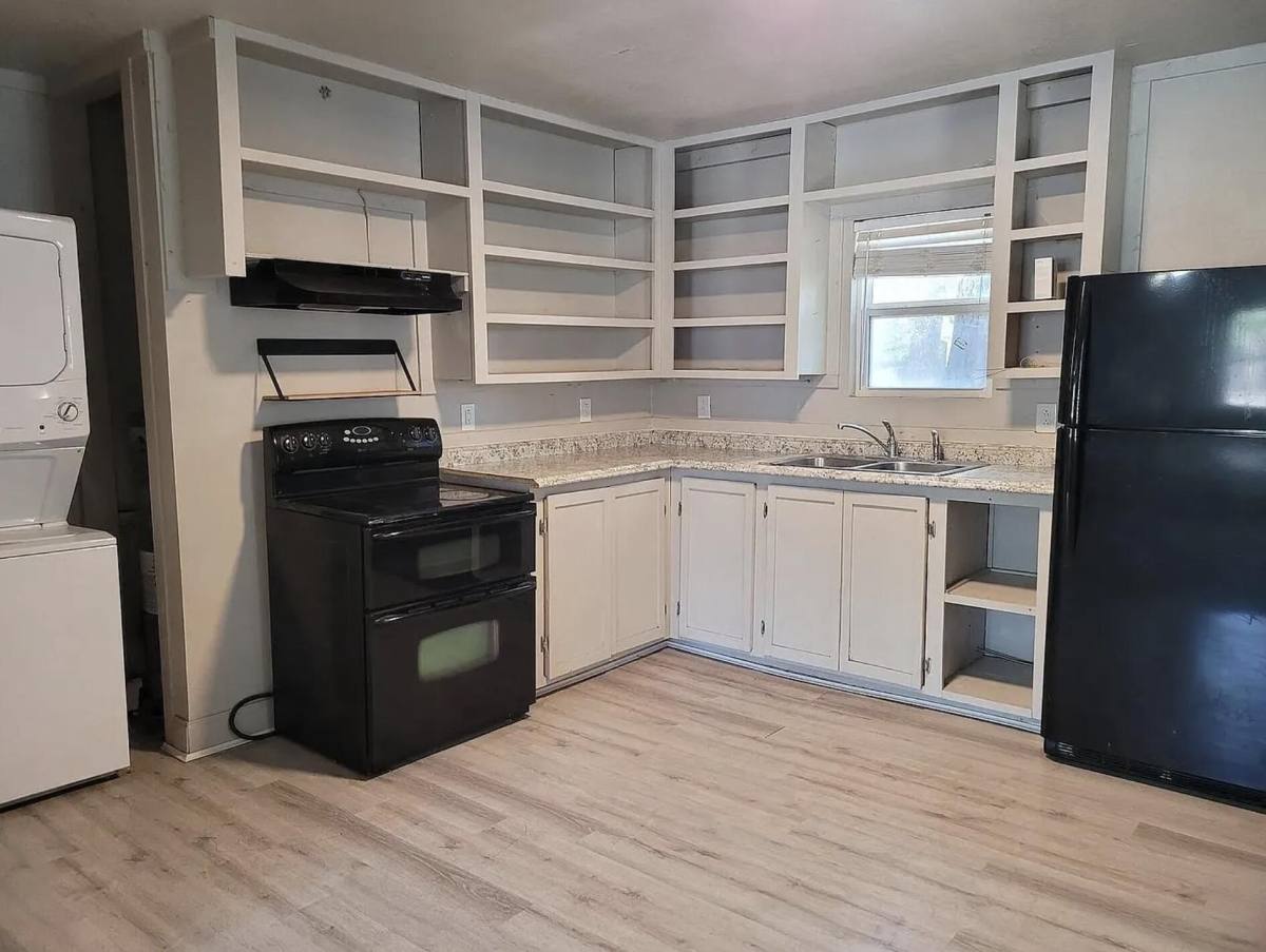 Apartment for rent at 2404 Ave U #2404FRONT, Lubbock, TX 79411