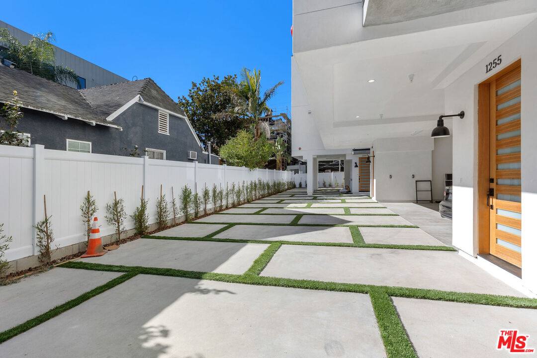 Apartment for rent at 1253 N Gower St, Los Angeles, CA 90038