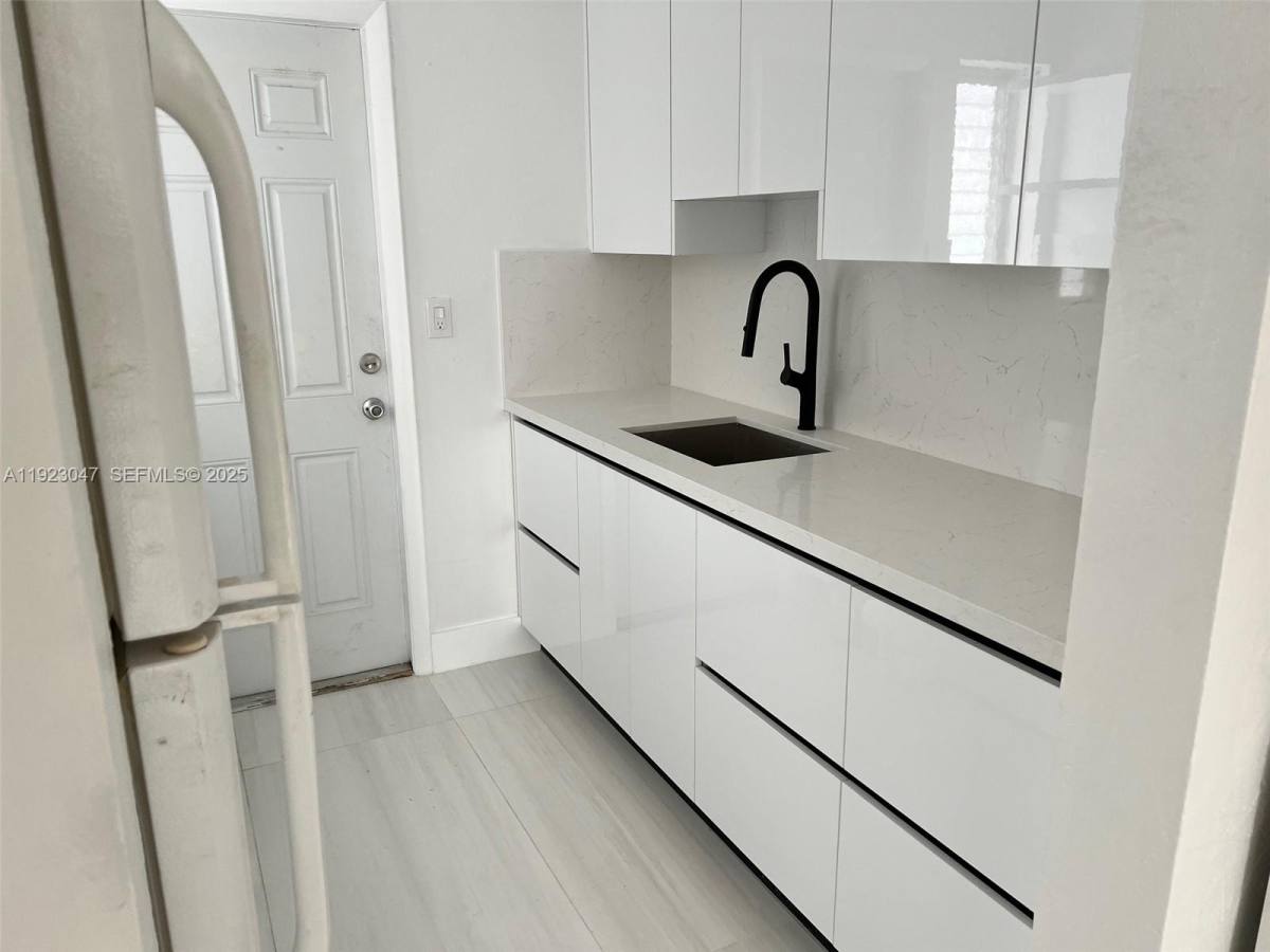 Apartment for rent at 944 Meridian Ave #10, Miami Beach, FL 33139
