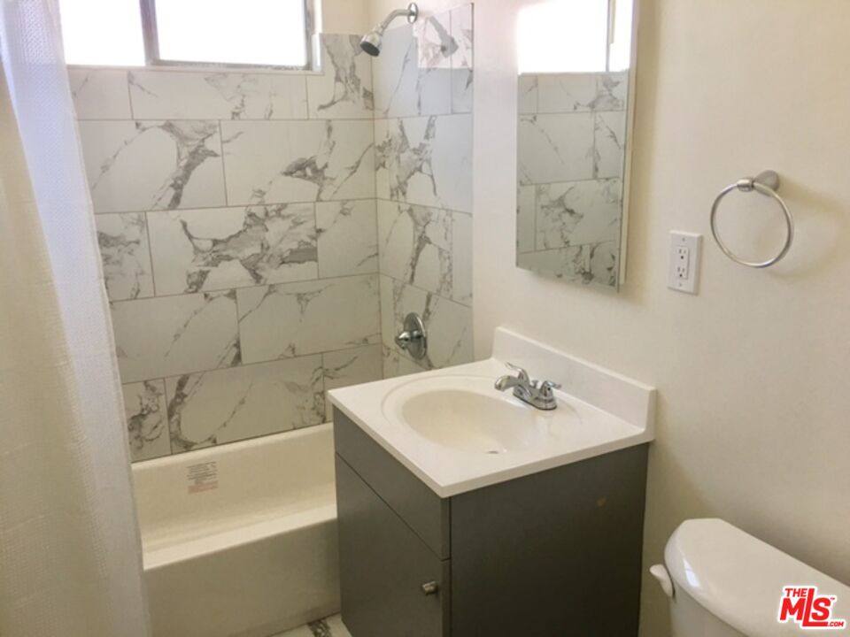 Apartment for rent at 1353 W 36th Place #3, Los Angeles, CA 90007