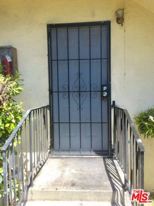 Apartment for rent at 1353 W 36th Place #3, Los Angeles, CA 90007