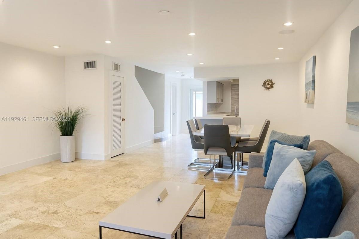 Townhouse for rent at 1987 NE 123rd St, Miami, FL 33181