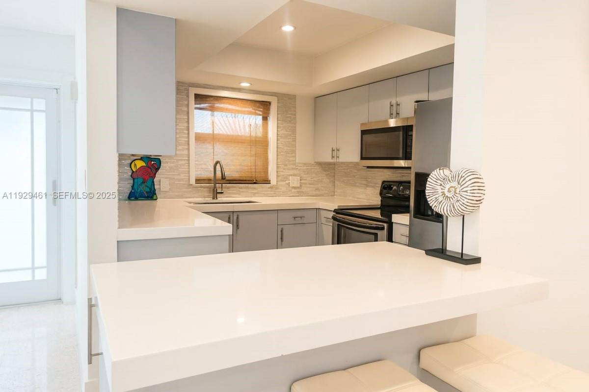 Townhouse for rent at 1987 NE 123rd St, Miami, FL 33181