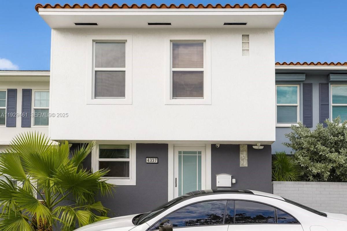 Townhouse for rent at 1987 NE 123rd St, Miami, FL 33181