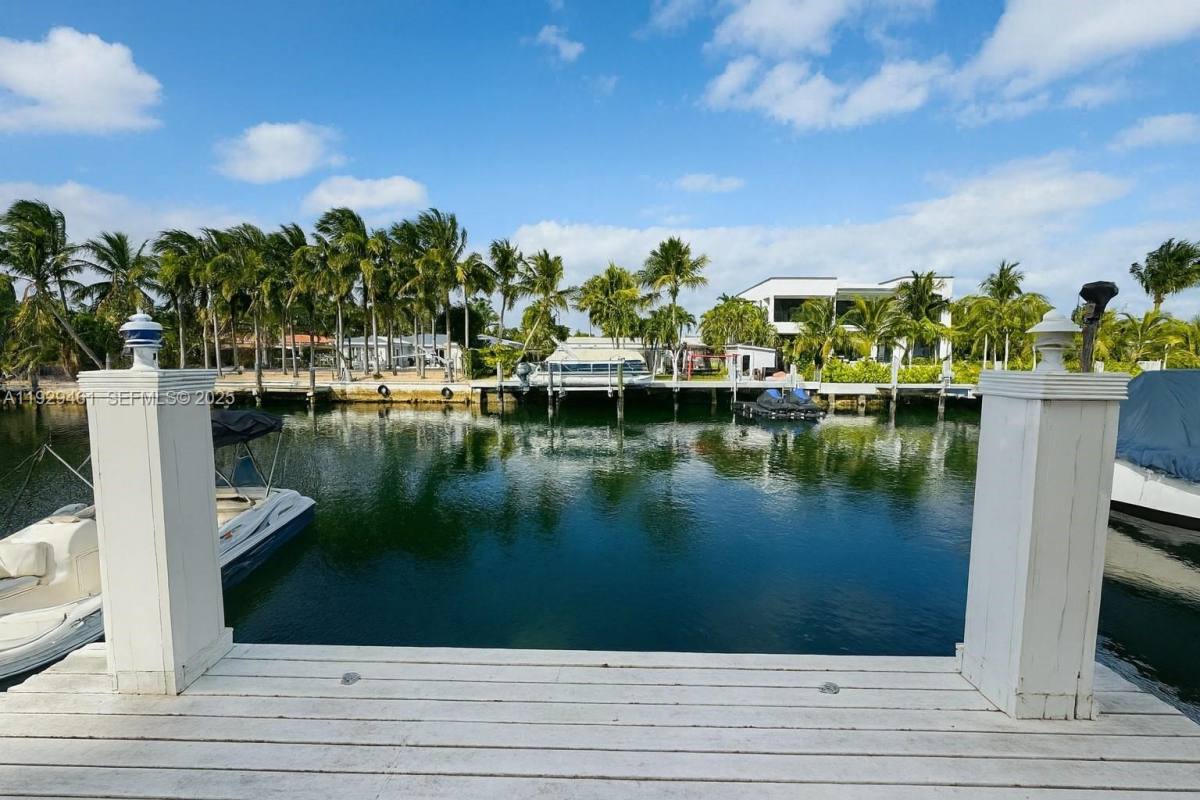 Townhouse for rent at 1987 NE 123rd St, Miami, FL 33181